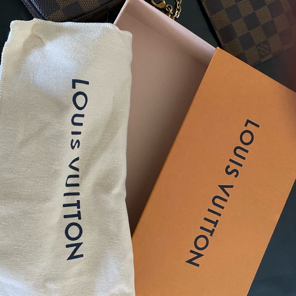 Authentic LOUIS VUITTON FÉLICIE POCHETTE (sold out on website) - Picture 7 of 9